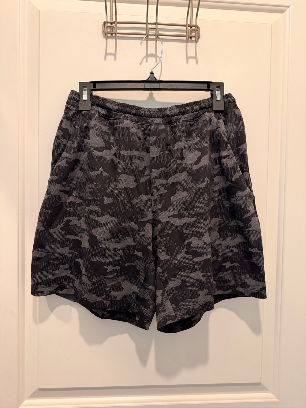 Lululemon Men's Pace
Breaker Short 7" Variegated
Mesh Camo Black Size Large